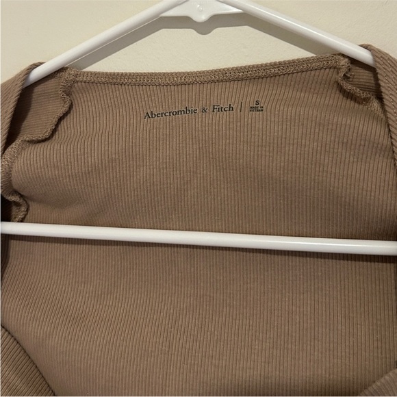 Abercrombie & Fitch Tan Long Sleeve Twist Front Top - Picture 6 of 6